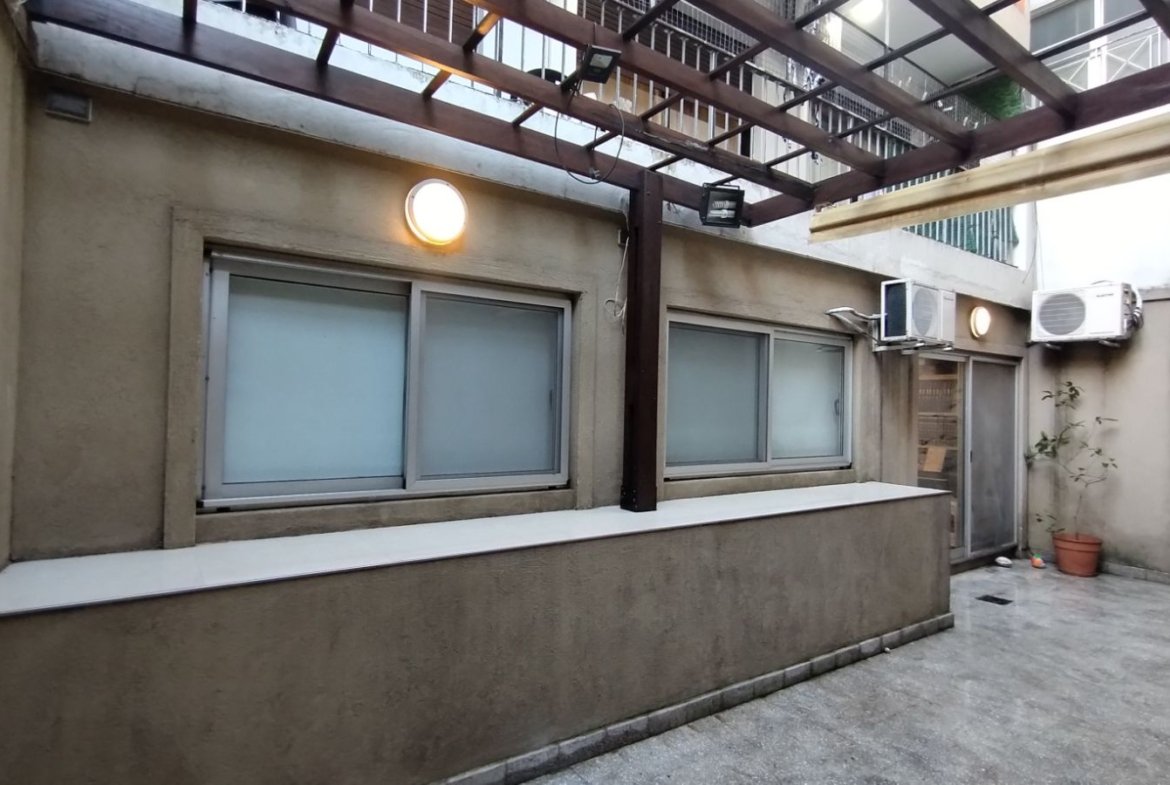 Excelente 3 Ambientes con Patio Para Suca Viamonte y Ecuador
