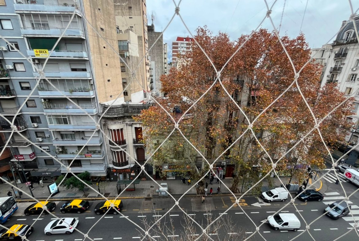 Impecable 5 Amb. Av Pueyrredón y Av Córdoba